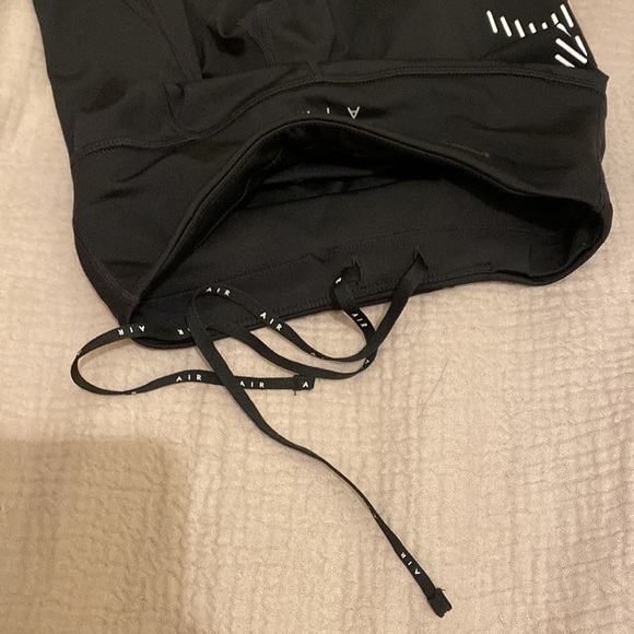 Nike black leggings with back pocket. Size Xs. - Picture 6 of 11